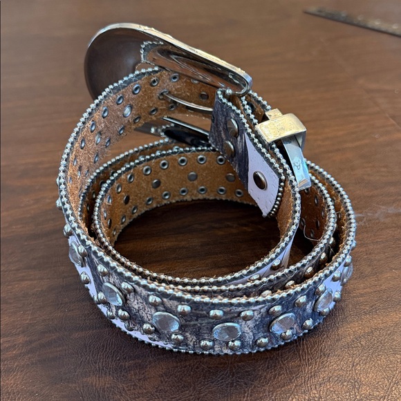 Blazin Roxx Mossy Oak Pink Camo Rhinestone Studded Leather Belt - Picture 2 of 6